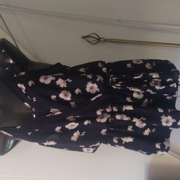 Sienna Sky sheer floral top M - Picture 1 of 4